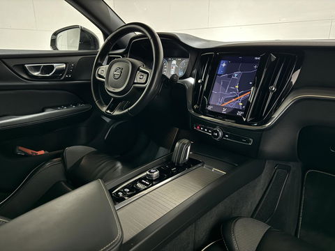 Volvo V60 2.0 B4 R-Design Pano Carplay Trekh. Autopilot NAP