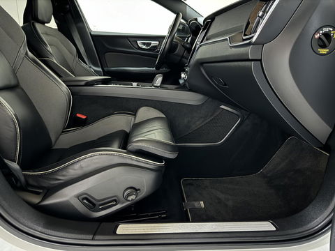 Volvo V60 2.0 B4 R-Design Pano Carplay Trekh. Autopilot NAP