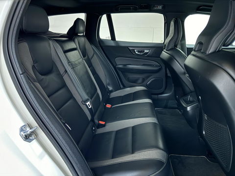 Volvo V60 2.0 B4 R-Design Pano Carplay Trekh. Autopilot NAP