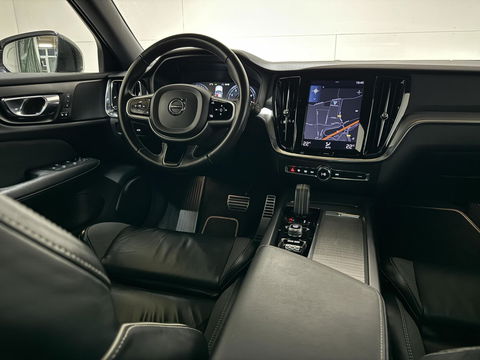 Volvo V60 2.0 B4 R-Design Pano Carplay Trekh. Autopilot NAP