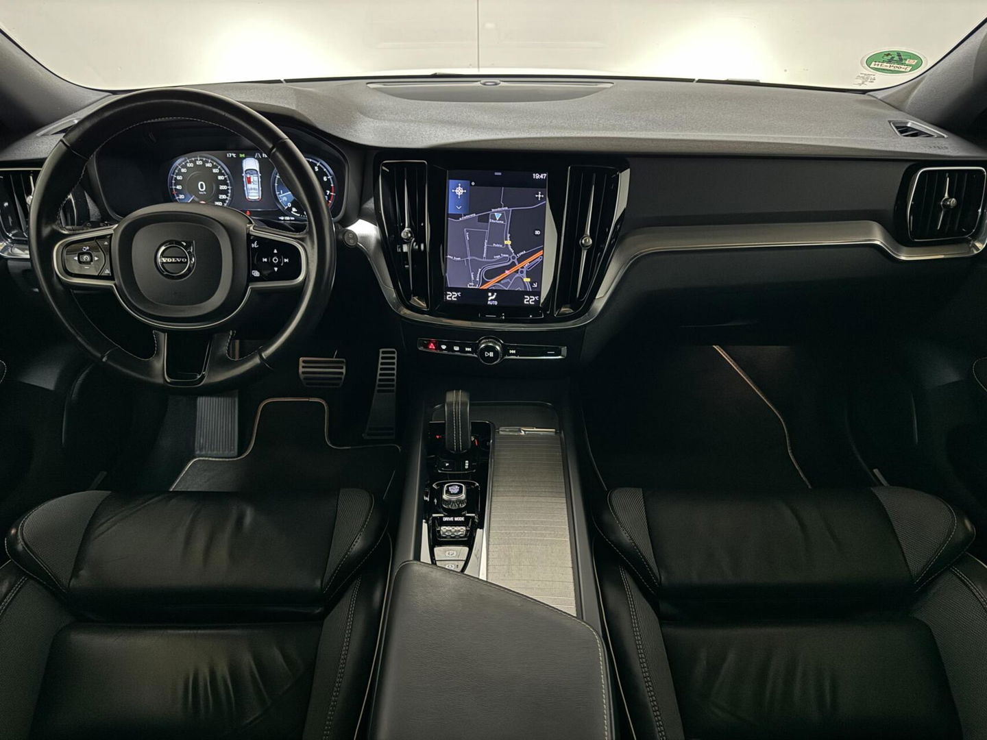 Volvo V60 2.0 B4 R-Design Pano Carplay Trekh. Autopilot NAP