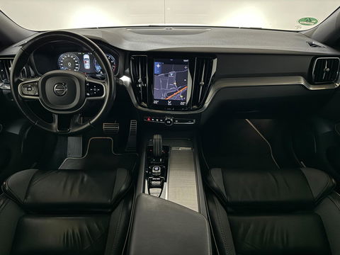 Volvo V60 2.0 B4 R-Design Pano Carplay Trekh. Autopilot NAP