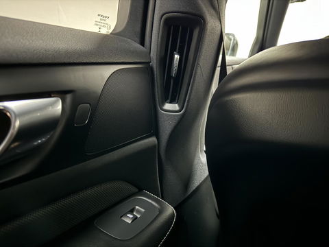 Volvo V60 2.0 B4 R-Design Pano Carplay Trekh. Autopilot NAP