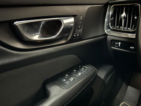 Volvo V60 2.0 B4 R-Design Pano Carplay Trekh. Autopilot NAP