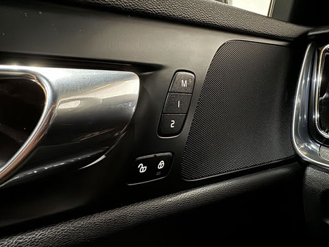 Volvo V60 2.0 B4 R-Design Pano Carplay Trekh. Autopilot NAP