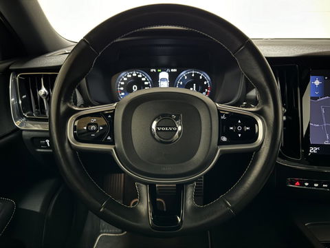 Volvo V60 2.0 B4 R-Design Pano Carplay Trekh. Autopilot NAP