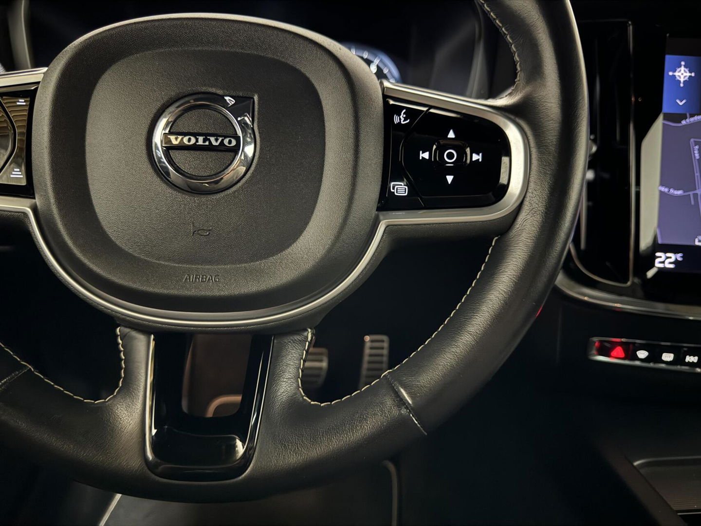 Volvo V60 2.0 B4 R-Design Pano Carplay Trekh. Autopilot NAP