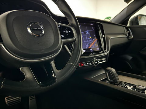 Volvo V60 2.0 B4 R-Design Pano Carplay Trekh. Autopilot NAP