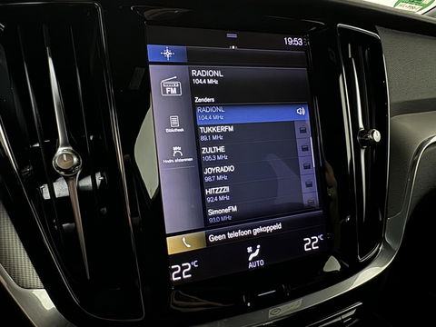 Volvo V60 2.0 B4 R-Design Pano Carplay Trekh. Autopilot NAP