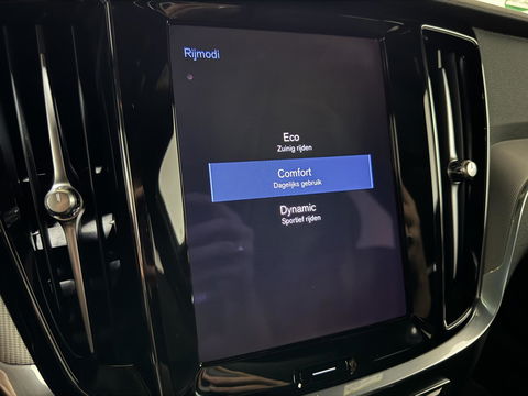 Volvo V60 2.0 B4 R-Design Pano Carplay Trekh. Autopilot NAP