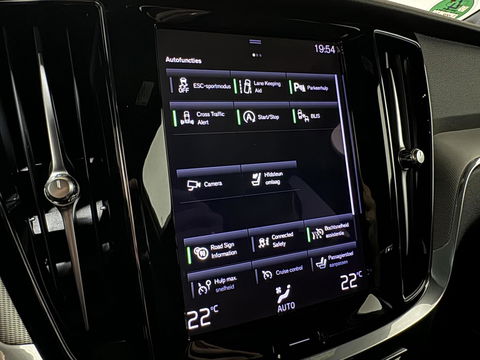 Volvo V60 2.0 B4 R-Design Pano Carplay Trekh. Autopilot NAP