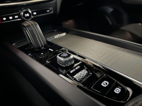 Volvo V60 2.0 B4 R-Design Pano Carplay Trekh. Autopilot NAP