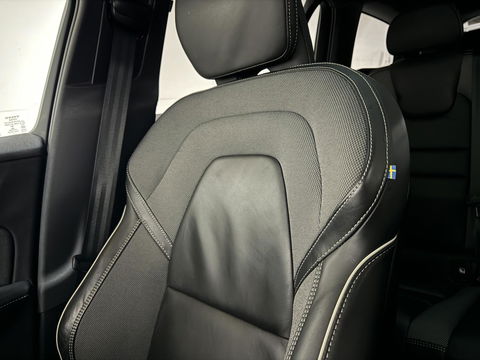 Volvo V60 2.0 B4 R-Design Pano Carplay Trekh. Autopilot NAP