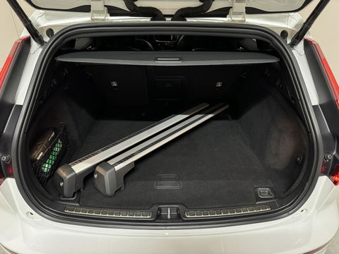 Volvo V60 2.0 B4 R-Design Pano Carplay Trekh. Autopilot NAP