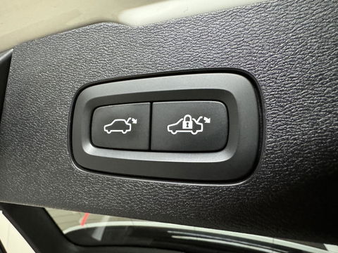 Volvo V60 2.0 B4 R-Design Pano Carplay Trekh. Autopilot NAP