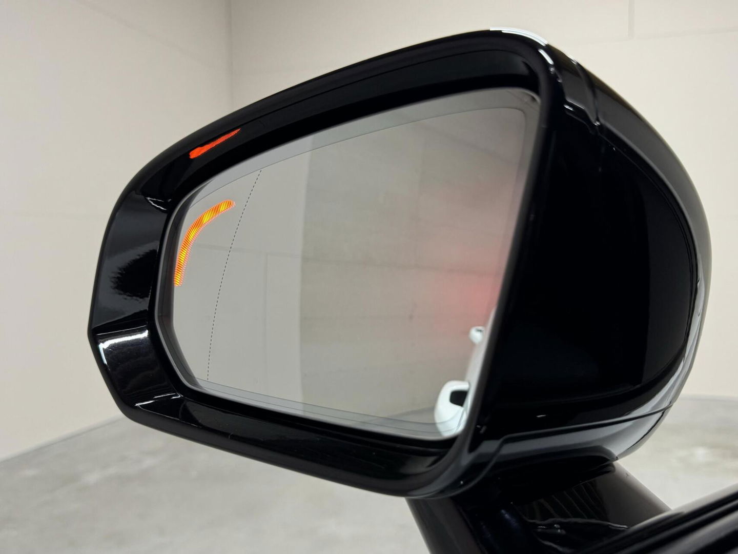 Volvo V60 2.0 B4 R-Design Pano Carplay Trekh. Autopilot NAP