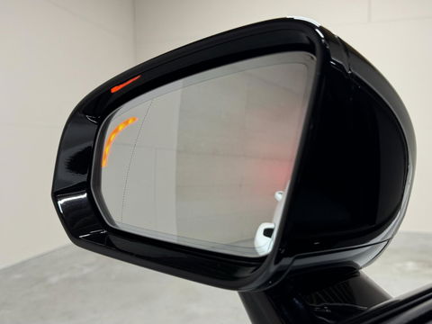Volvo V60 2.0 B4 R-Design Pano Carplay Trekh. Autopilot NAP
