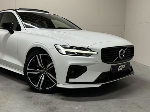 Volvo V60 2.0 B4 R-Design Pano Carplay Trekh. Autopilot NAP