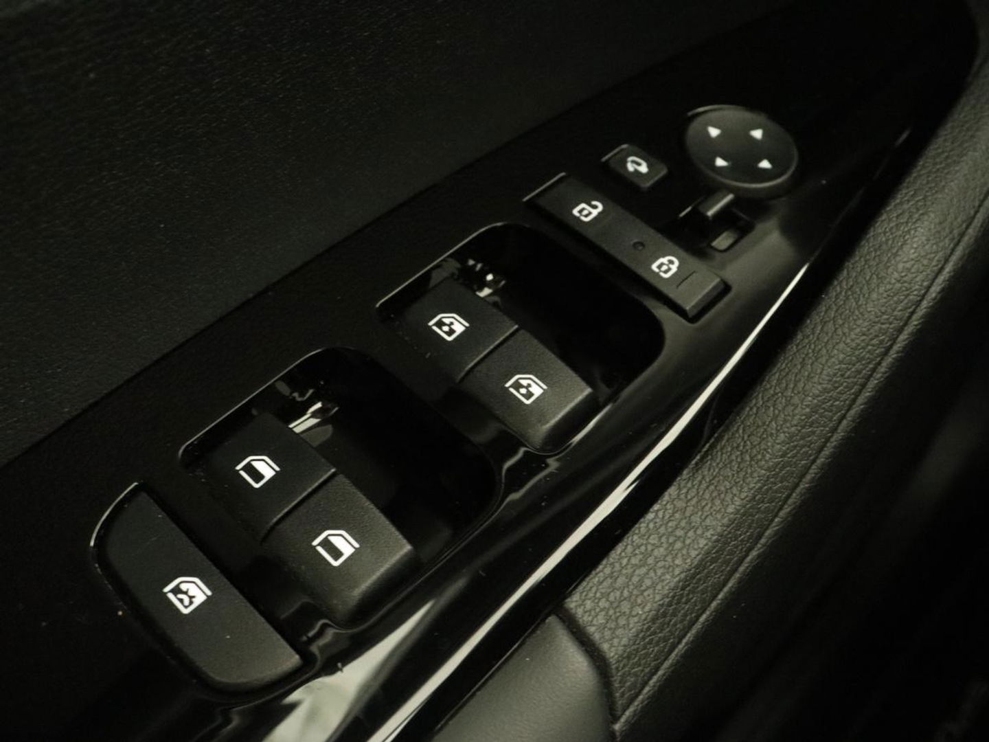 Kia Sportage 1.6 T-GDi Plug-in Hybrid AWD DynamicLine | Adaptive cruise | Camera | Carplay | Navigatie | Full LED | Parkeerhulp | Digital Cockpit | PHEV | Plug In