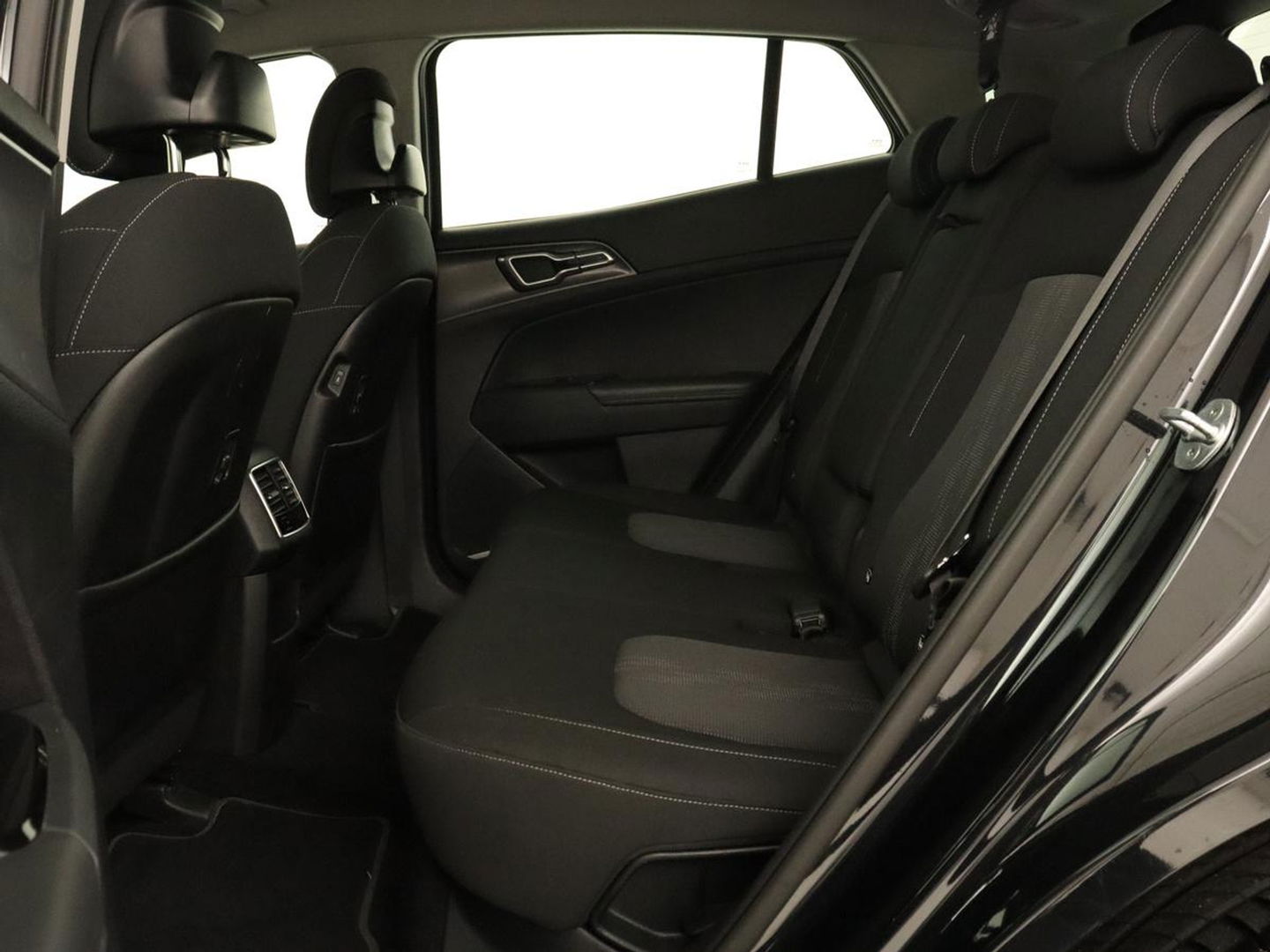 Kia Sportage 1.6 T-GDi Plug-in Hybrid AWD DynamicLine | Adaptive cruise | Camera | Carplay | Navigatie | Full LED | Parkeerhulp | Digital Cockpit | PHEV | Plug In