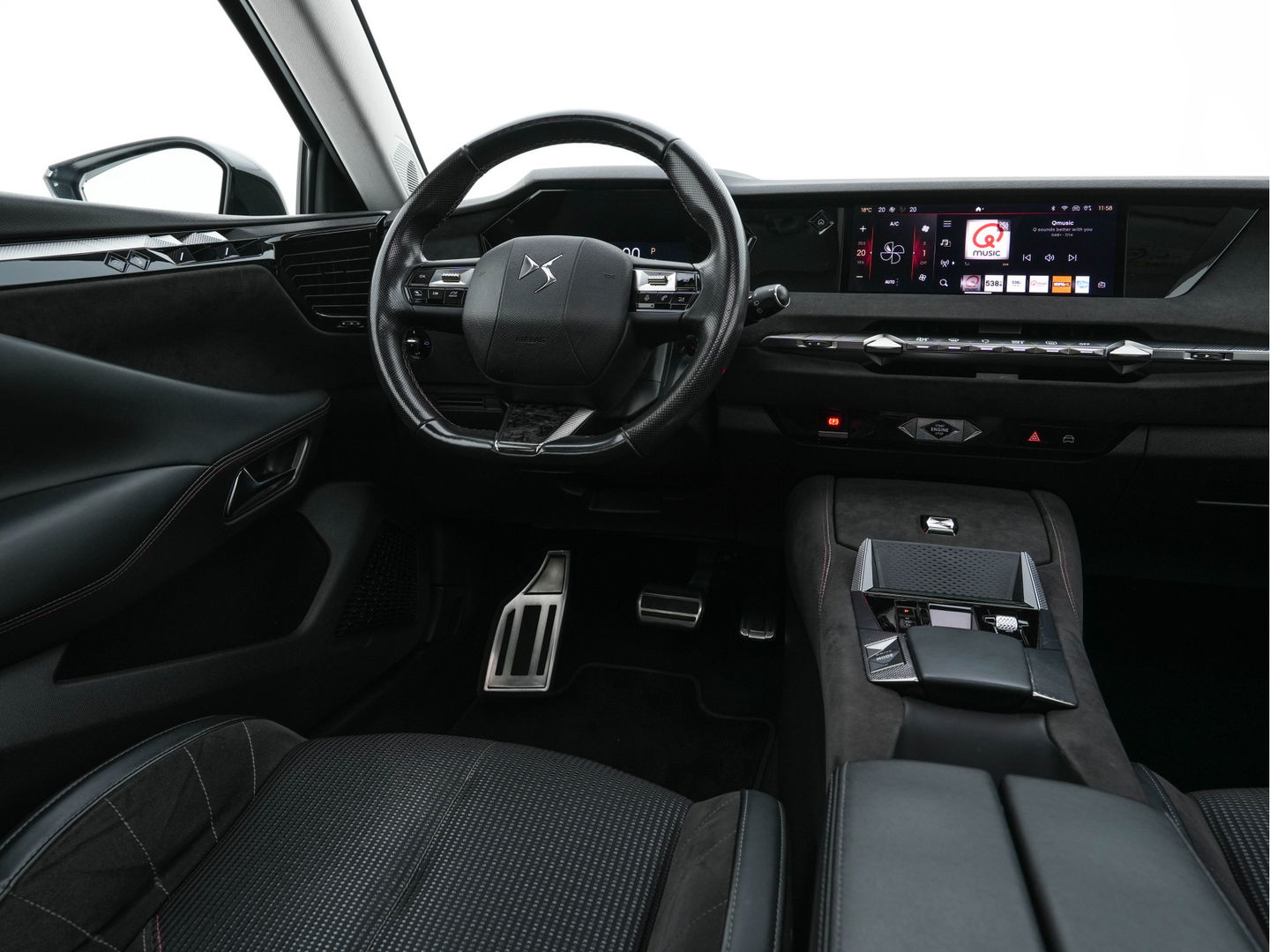 DS DS 4 1.6 PureTech Performance Line (INCL-BTW) Aut. *PANO | LEATHER-MICROFIBRE | FULL-LED | HEATED-SPORTSEATS | DIGI-COCKPIT | KEYLESS | CAMERA | LANE-ASSIST | CARPLAY | ECC | SHIFT-PADDLES | PDC | TOWBAR | 19''ALU*
