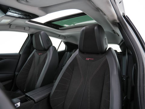 DS DS 4 1.6 PureTech Performance Line (INCL-BTW) Aut. *PANO | LEATHER-MICROFIBRE | FULL-LED | HEATED-SPORTSEATS | DIGI-COCKPIT | KEYLESS | CAMERA | LANE-ASSIST | CARPLAY | ECC | SHIFT-PADDLES | PDC | TOWBAR | 19''ALU*