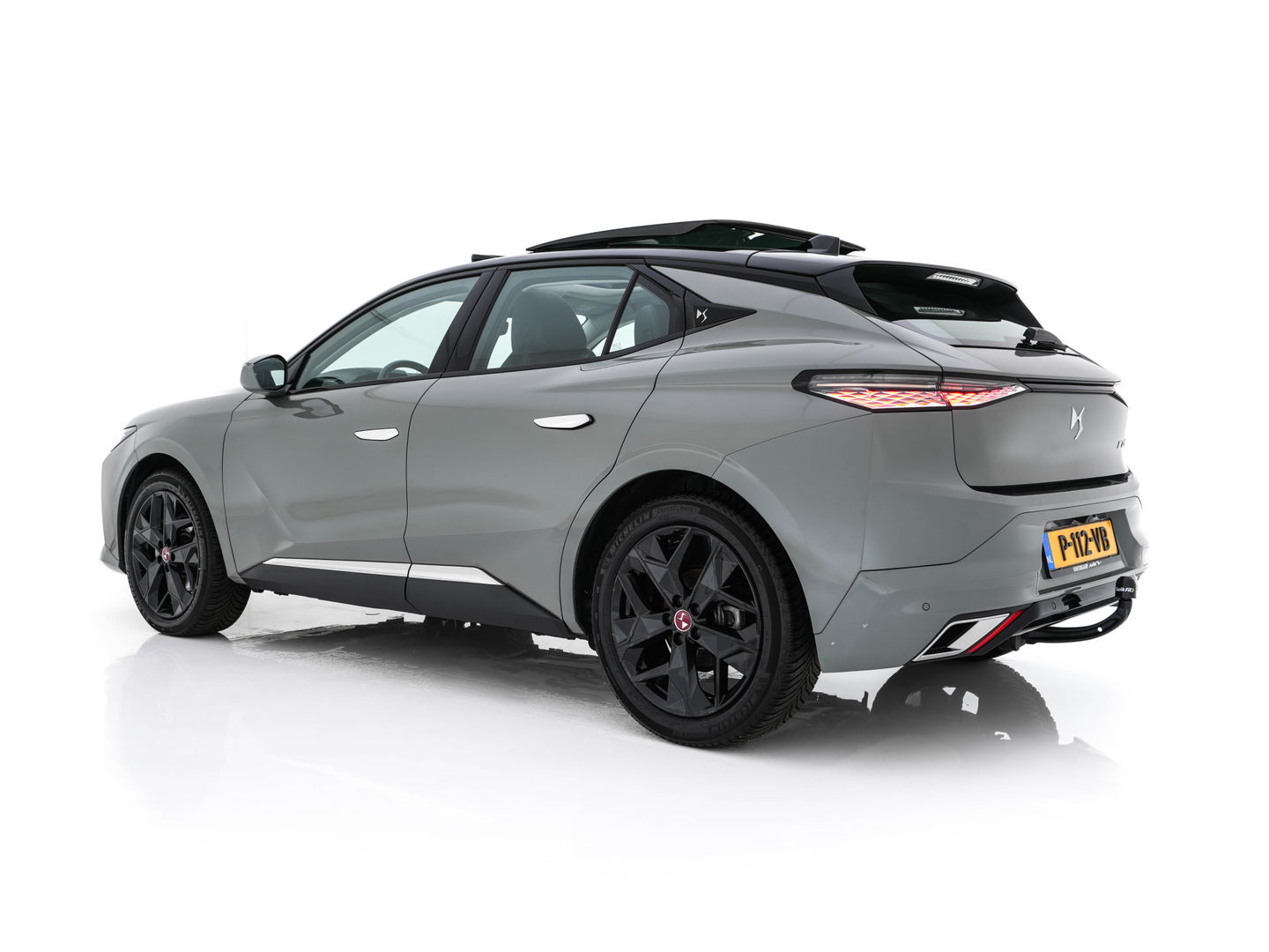 DS DS 4 1.6 PureTech Performance Line (INCL-BTW) Aut. *PANO | LEATHER-MICROFIBRE | FULL-LED | HEATED-SPORTSEATS | DIGI-COCKPIT | KEYLESS | CAMERA | LANE-ASSIST | CARPLAY | ECC | SHIFT-PADDLES | PDC | TOWBAR | 19''ALU*