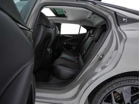 DS DS 4 1.6 PureTech Performance Line (INCL-BTW) Aut. *PANO | LEATHER-MICROFIBRE | FULL-LED | HEATED-SPORTSEATS | DIGI-COCKPIT | KEYLESS | CAMERA | LANE-ASSIST | CARPLAY | ECC | SHIFT-PADDLES | PDC | TOWBAR | 19''ALU*