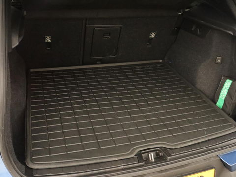 Volvo XC40 Recharge P8 AWD R Design | Panoramadak | Trekhaak | Stoel & stuurverwarming | Adaptive cruise | Carplay | Full LED | Camera | Leder/Alcantara | Keyless