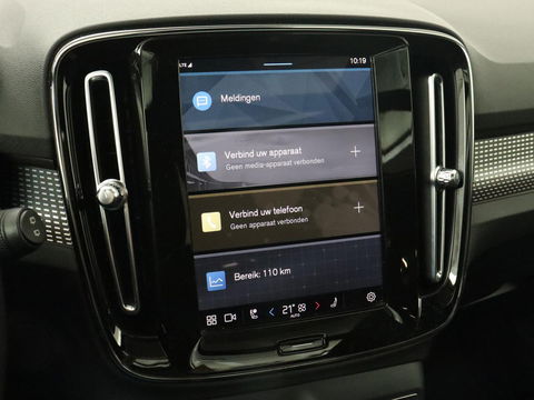 Volvo XC40 Recharge P8 AWD R Design | Panoramadak | Trekhaak | Stoel & stuurverwarming | Adaptive cruise | Carplay | Full LED | Camera | Leder/Alcantara | Keyless