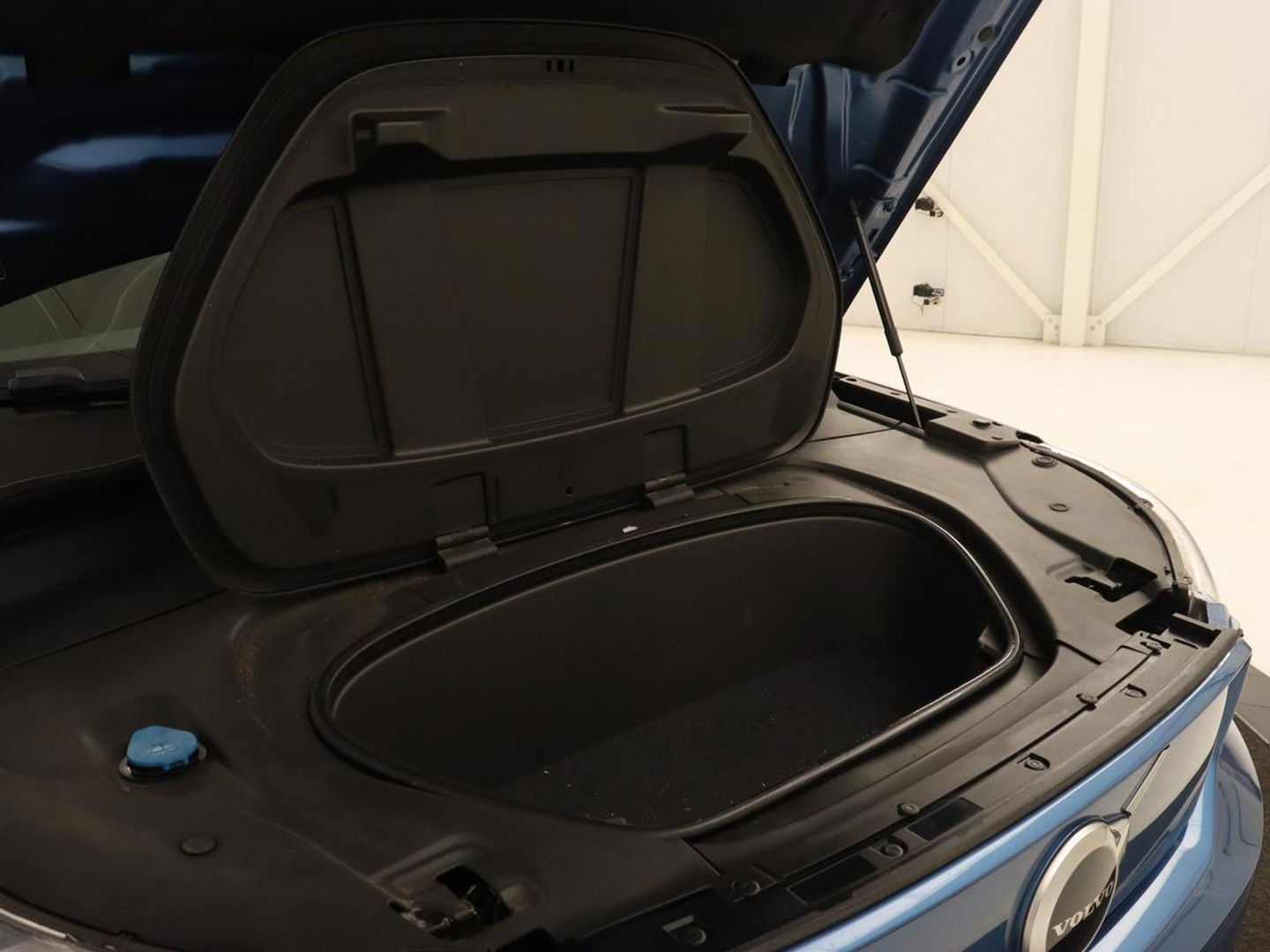 Volvo XC40 Recharge P8 AWD R Design | Panoramadak | Trekhaak | Stoel & stuurverwarming | Adaptive cruise | Carplay | Full LED | Camera | Leder/Alcantara | Keyless