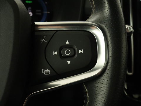 Volvo XC40 Recharge P8 AWD R Design | Panoramadak | Trekhaak | Stoel & stuurverwarming | Adaptive cruise | Carplay | Full LED | Camera | Leder/Alcantara | Keyless