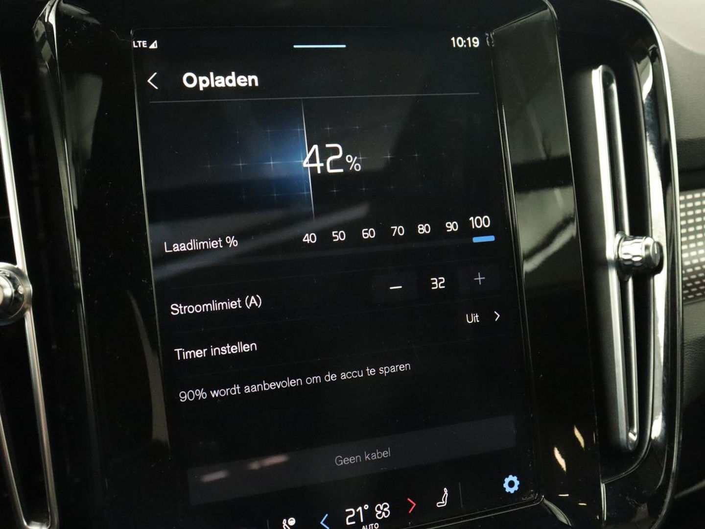 Volvo XC40 Recharge P8 AWD R Design | Panoramadak | Trekhaak | Stoel & stuurverwarming | Adaptive cruise | Carplay | Full LED | Camera | Leder/Alcantara | Keyless