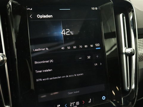 Volvo XC40 Recharge P8 AWD R Design | Panoramadak | Trekhaak | Stoel & stuurverwarming | Adaptive cruise | Carplay | Full LED | Camera | Leder/Alcantara | Keyless