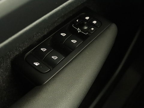 Volvo XC40 Recharge P8 AWD R Design | Panoramadak | Trekhaak | Stoel & stuurverwarming | Adaptive cruise | Carplay | Full LED | Camera | Leder/Alcantara | Keyless
