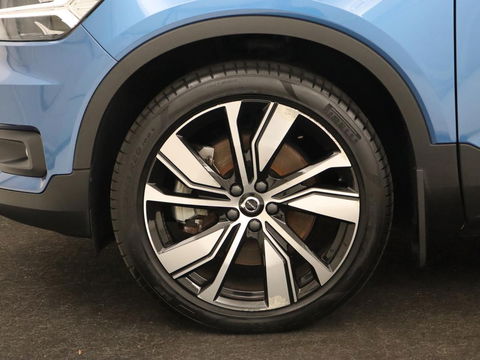 Volvo XC40 Recharge P8 AWD R Design | Panoramadak | Trekhaak | Stoel & stuurverwarming | Adaptive cruise | Carplay | Full LED | Camera | Leder/Alcantara | Keyless