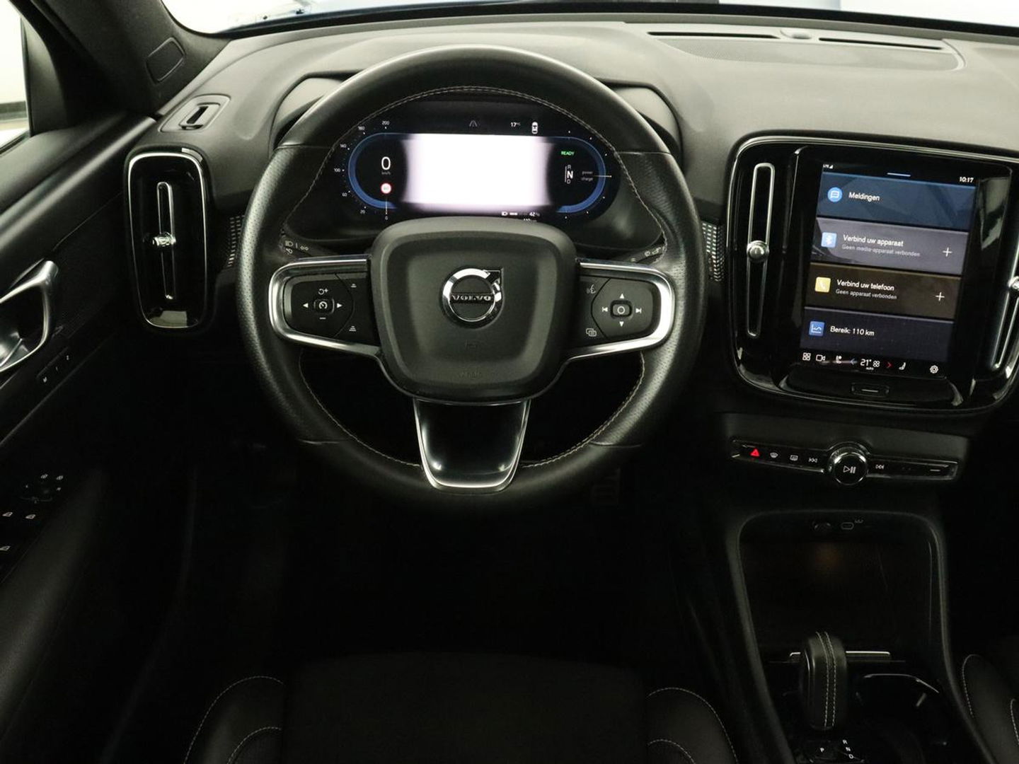 Volvo XC40 Recharge P8 AWD R Design | Panoramadak | Trekhaak | Stoel & stuurverwarming | Adaptive cruise | Carplay | Full LED | Camera | Leder/Alcantara | Keyless