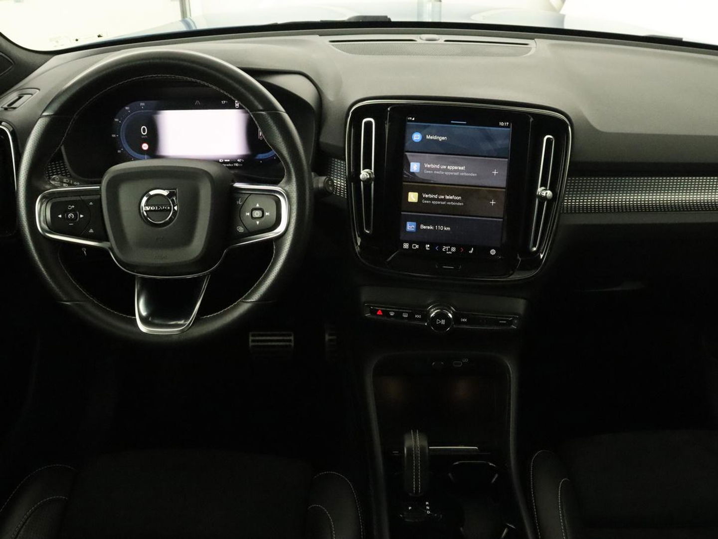 Volvo XC40 Recharge P8 AWD R Design | Panoramadak | Trekhaak | Stoel & stuurverwarming | Adaptive cruise | Carplay | Full LED | Camera | Leder/Alcantara | Keyless