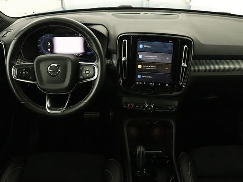 Volvo XC40 Recharge P8 AWD R Design | Panoramadak | Trekhaak | Stoel & stuurverwarming | Adaptive cruise | Carplay | Full LED | Camera | Leder/Alcantara | Keyless