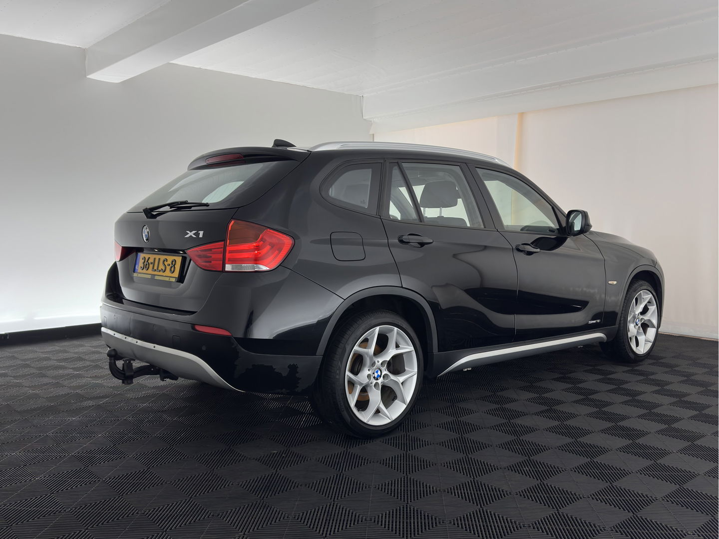 BMW X1 sDrive18i Executive *NAVI-FULLMAP | COMFORT-SEATS | ECC | PDC | CRUISE | 18''ALU | TOWBAR*