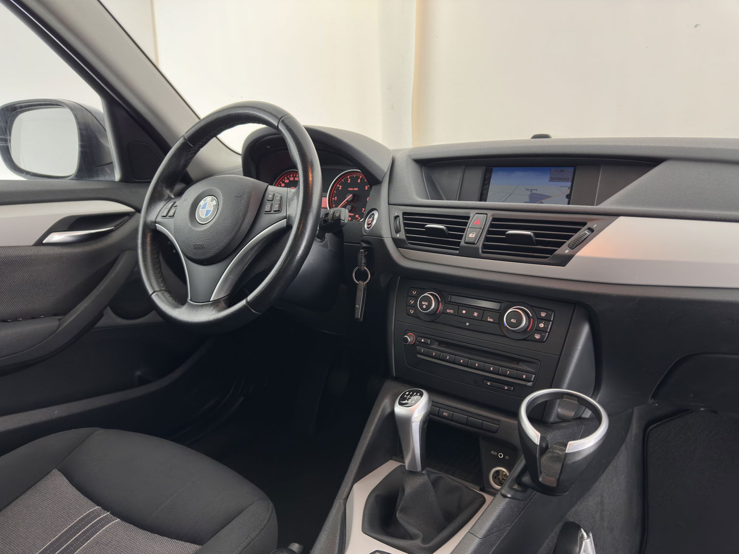 BMW X1 sDrive18i Executive *NAVI-FULLMAP | COMFORT-SEATS | ECC | PDC | CRUISE | 18''ALU | TOWBAR*