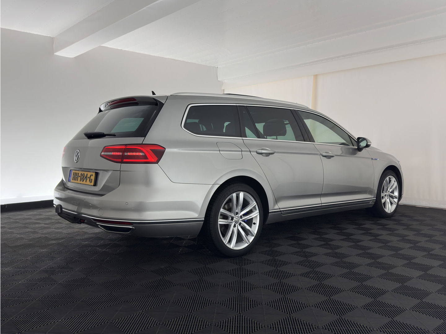 Volkswagen Passat Variant 1.4 TSI GTE Highline Aut. *PANO | ADAPTIVE-CRUISE | LEATHER-ALCANTARA | FULL-LED | CAMERA | NAVI-FULLMAP | HEATED-COMFORTSEATS | KEYLESS | PRIVACY-GLASS | 18''ALU*