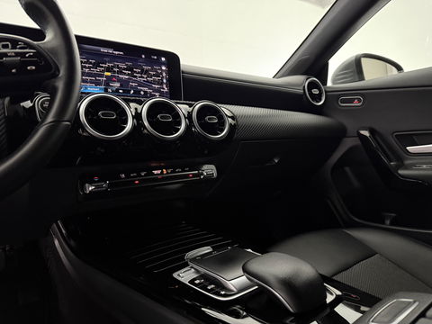Mercedes-Benz CLA-Klasse 180 Advantage | Camera | Virtual | Carplay | LED | Stoelverw. | Parkeersens.