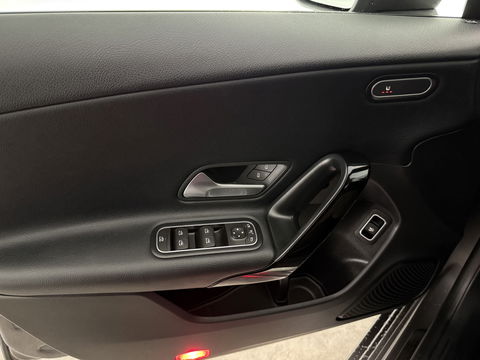 Mercedes-Benz CLA-Klasse 180 Advantage | Camera | Virtual | Carplay | LED | Stoelverw. | Parkeersens.