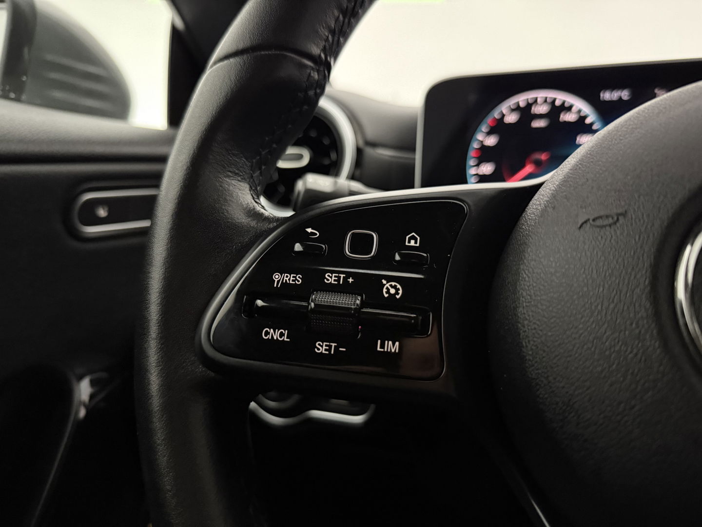Mercedes-Benz CLA-Klasse 180 Advantage | Camera | Virtual | Carplay | LED | Stoelverw. | Parkeersens.