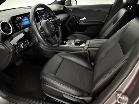 Mercedes-Benz CLA-Klasse 180 Advantage | Camera | Virtual | Carplay | LED | Stoelverw. | Parkeersens.