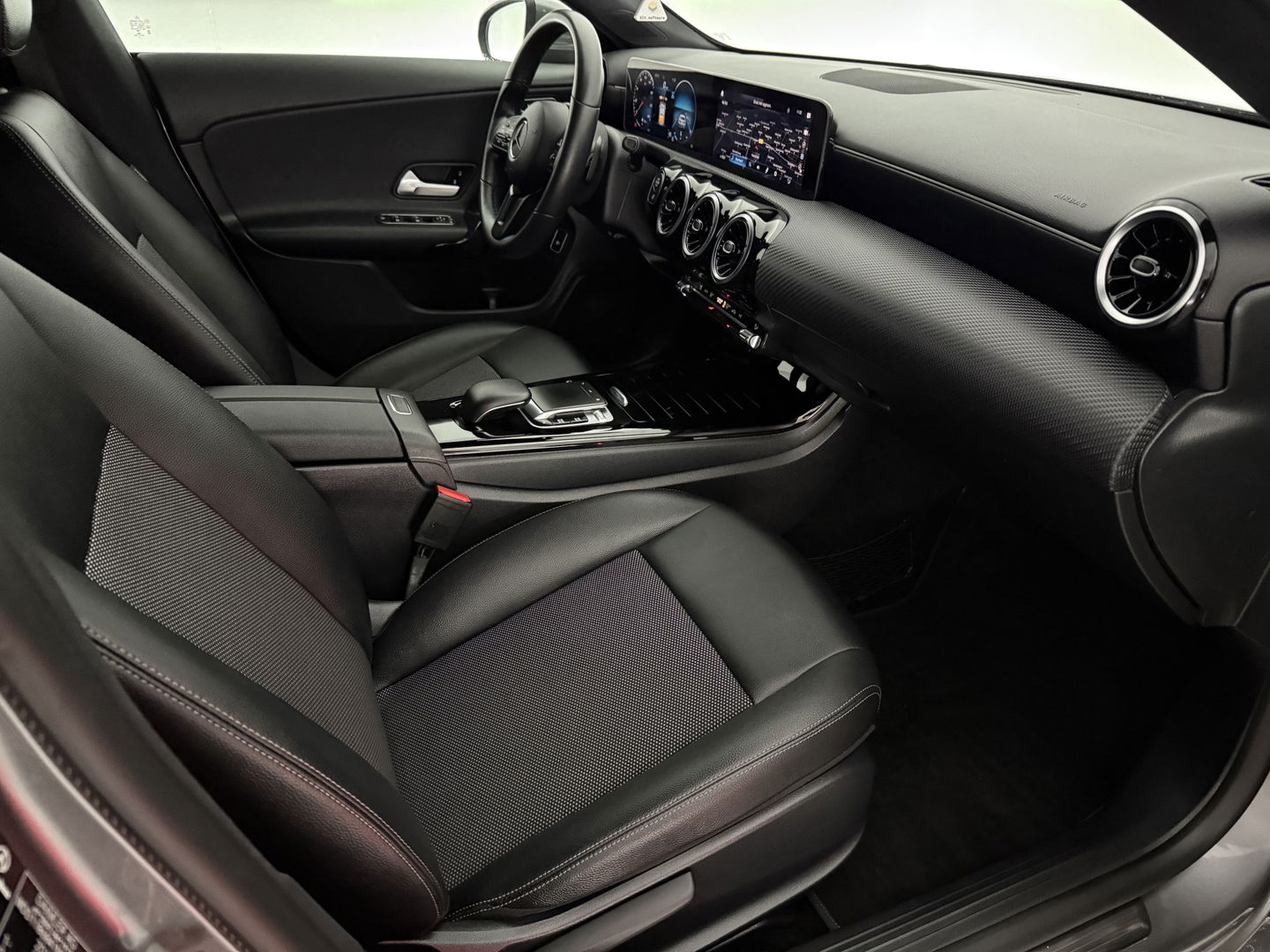 Mercedes-Benz CLA-Klasse 180 Advantage | Camera | Virtual | Carplay | LED | Stoelverw. | Parkeersens.