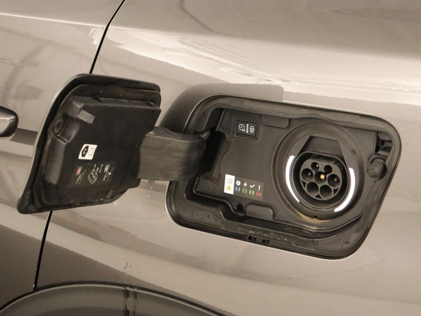 Peugeot 3008 1.6 HYbrid 225 Allure | Stoelverwarming | Trekhaak | Camera | Carplay | Half leder | Keyless | Navigatie | Full LED | Dodehoek detectie | PHEV | Plug In
