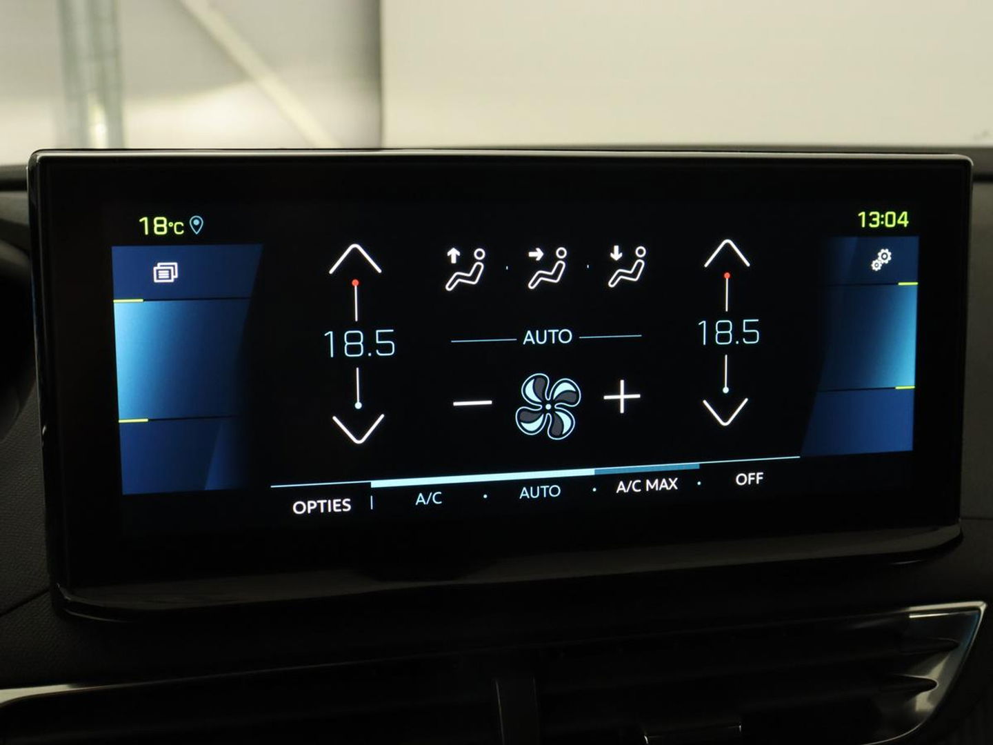 Peugeot 3008 1.6 HYbrid 225 Allure | Stoelverwarming | Trekhaak | Camera | Carplay | Half leder | Keyless | Navigatie | Full LED | Dodehoek detectie | PHEV | Plug In