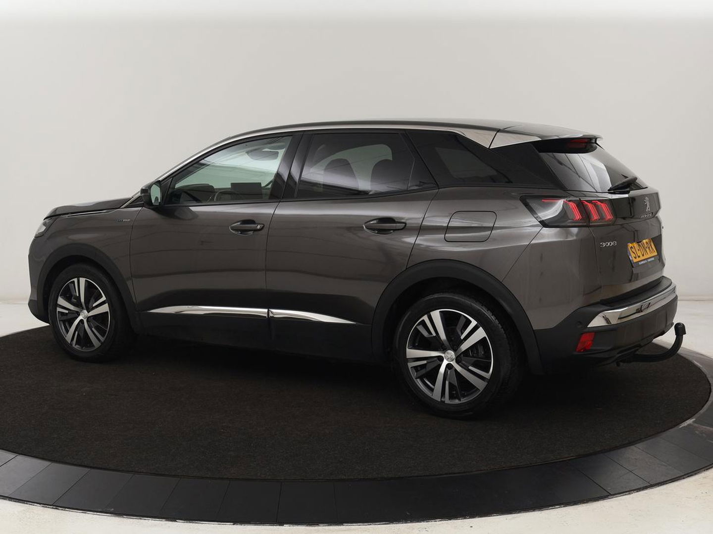 Peugeot 3008 1.6 HYbrid 225 Allure | Stoelverwarming | Trekhaak | Camera | Carplay | Half leder | Keyless | Navigatie | Full LED | Dodehoek detectie | PHEV | Plug In